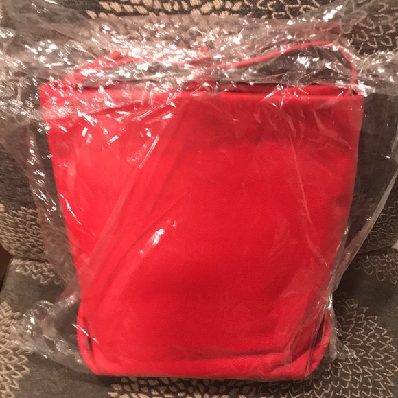 NWT J. Crew Oslo soft leather bucket bag crossbody bag purse RED - Picture 5 of 5